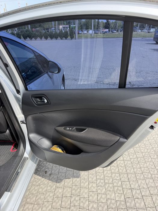 Peugeot 408 1.6 HDI