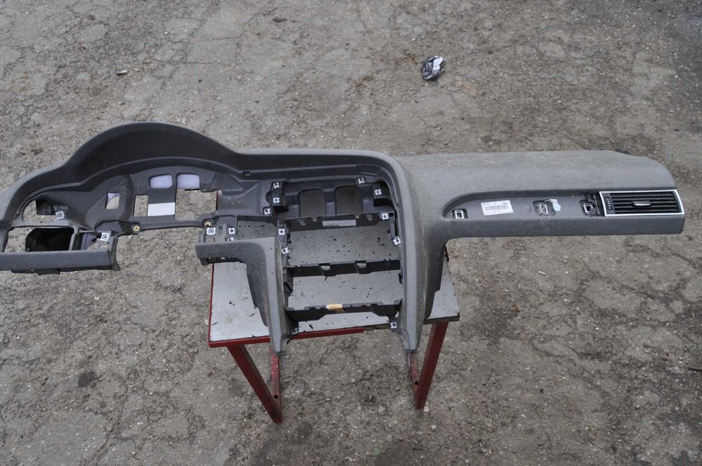 Audi A6 C6 airbag deska rozdzielcza konsola z poduszką pasażera 4F1.858.005.B