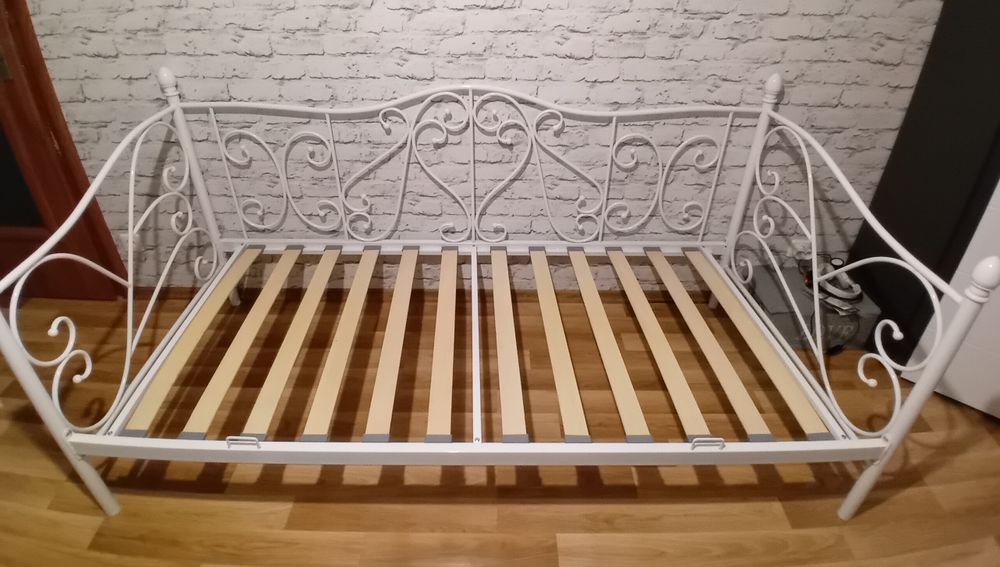 Łózko  90x200, rama metalowa