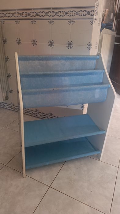 Vendo Estante/Livros da Disney!