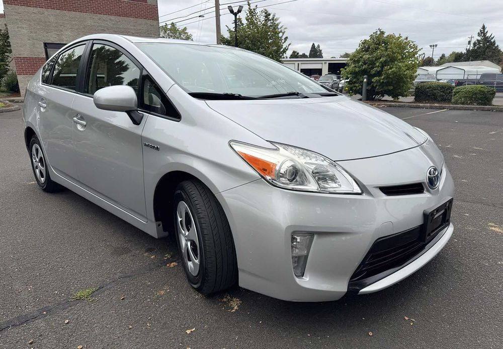 Toyota Prius Persona Series      2015