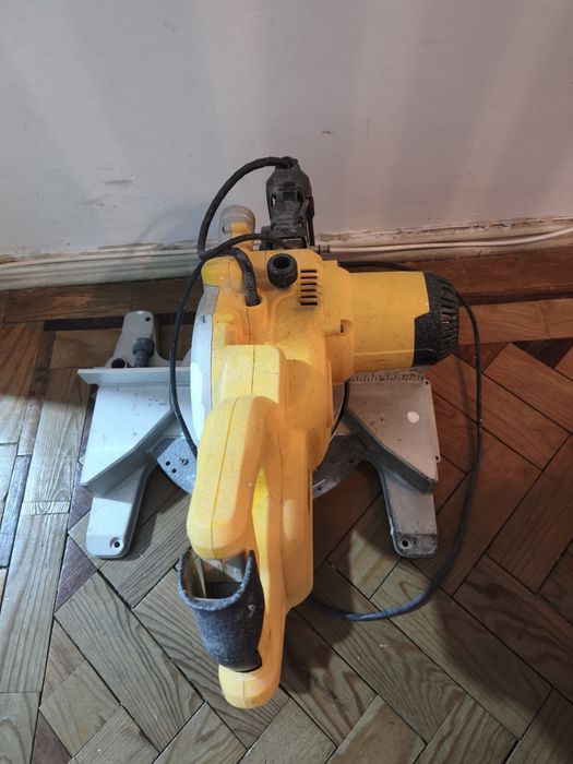 Serra de mesa.               .