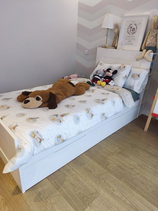 Mobilia de solteiro com estrado elevatório