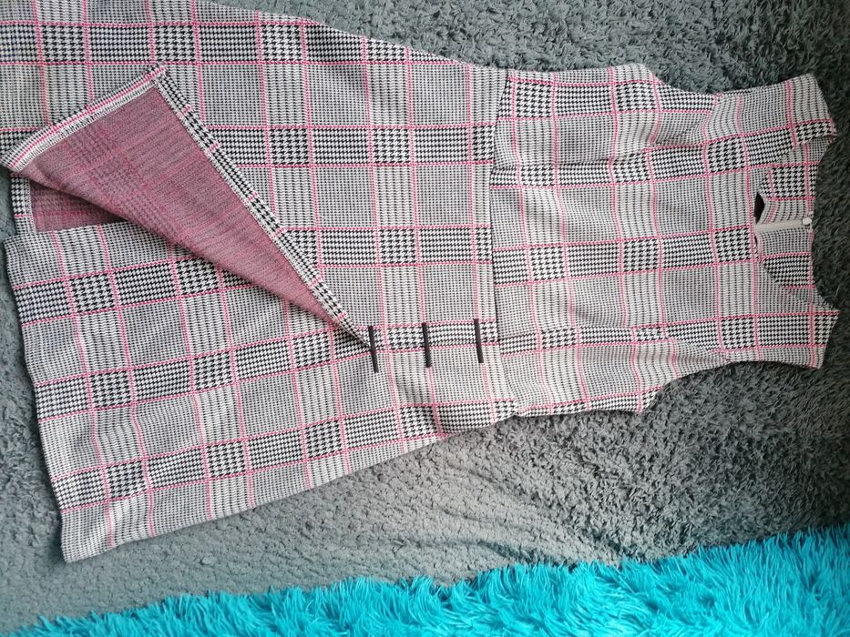 Sukienka- bezrękawnik.