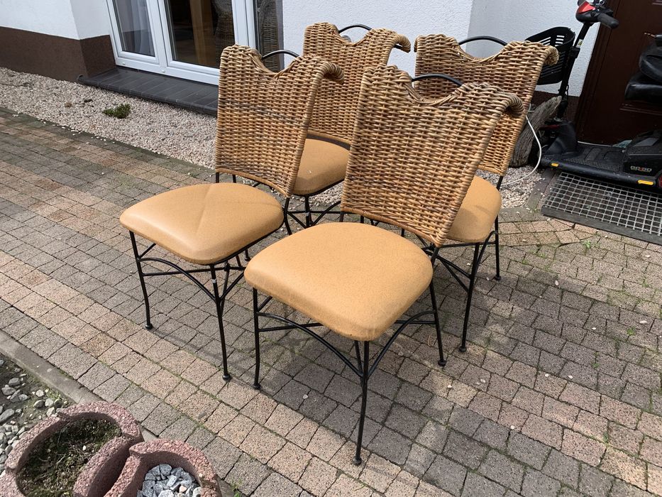 Bardzo ładne krzesła rattanowe