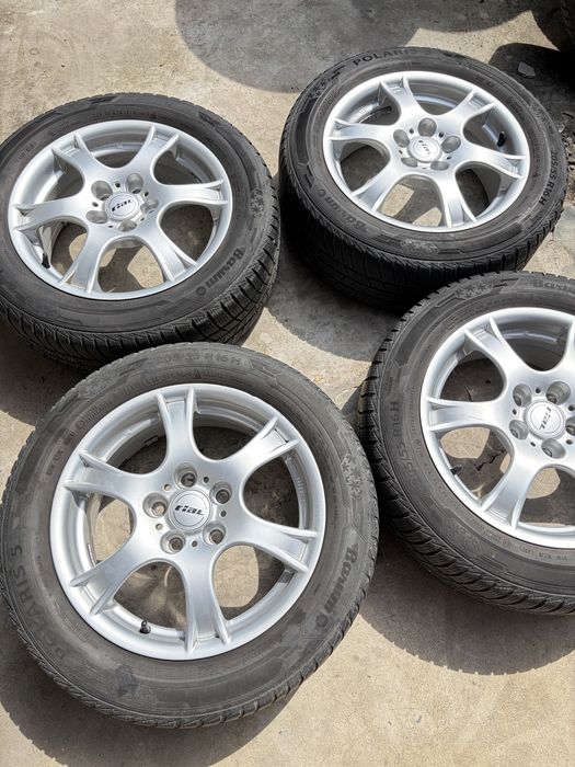Продам титани з резиною 205/55/R16