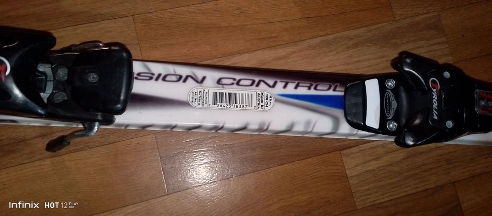 комплект чоботи лижні та лижі