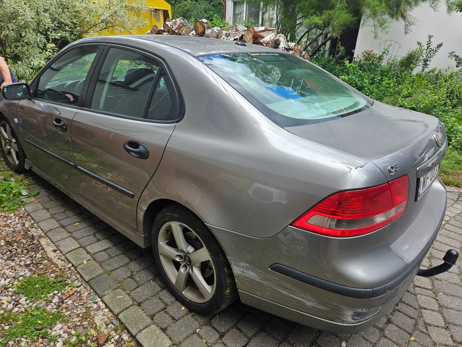Uszkodzony Saab 9-3