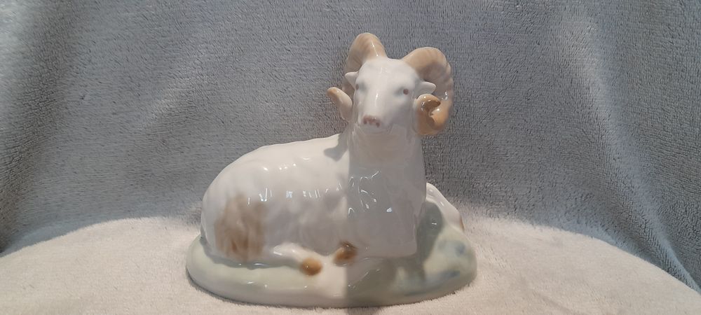 Фарфоровая статуэтка Баран. Городница