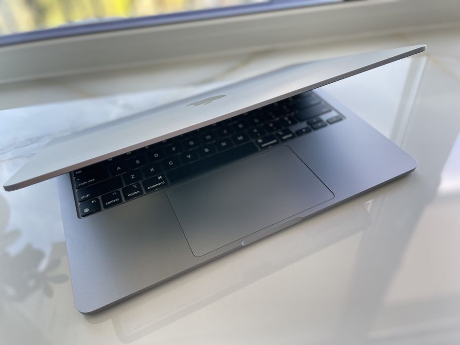Apple MacBook Air M2 Space Gray (MLXW3LL/A)