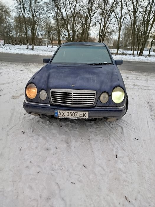 Продам Мерседес очкарик двигатель 2.8 л газ бензин ездит на газу и бен