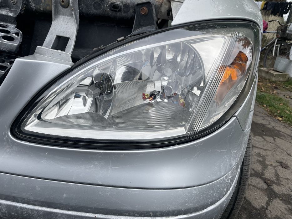 Полірування фар авто