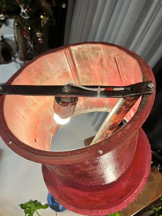 Lampa stojąca z recyclingu