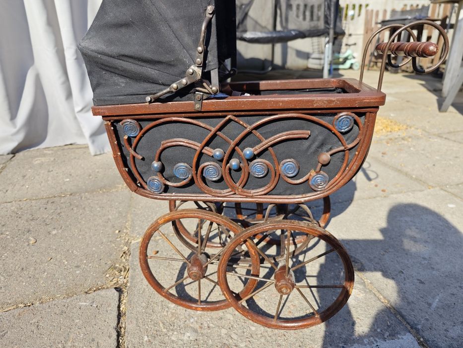 Wózek zabytkowy dla lalek