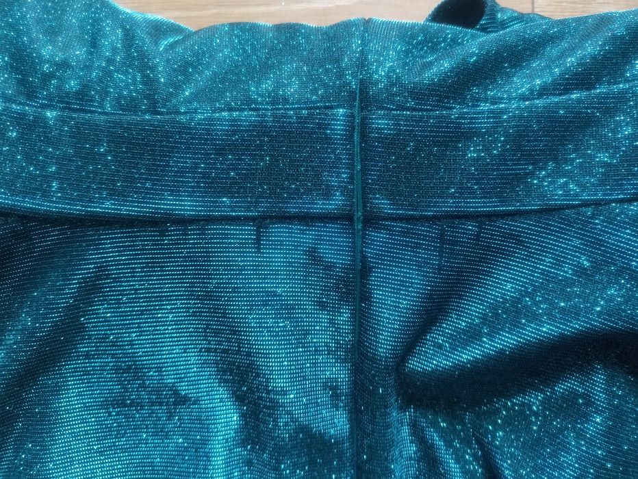 Sukienka brokatowa asymetryczna