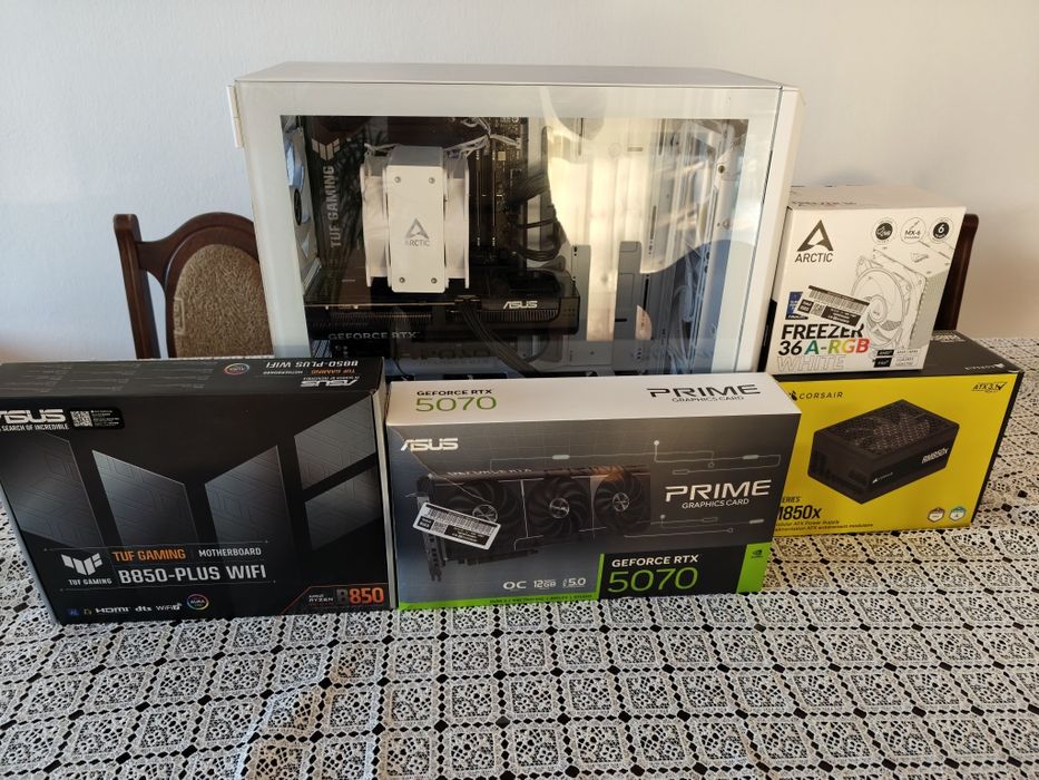 Komputer gamingowy RTX5070 Ryzen 7700 32GB B850 Wi-Fi Do gier