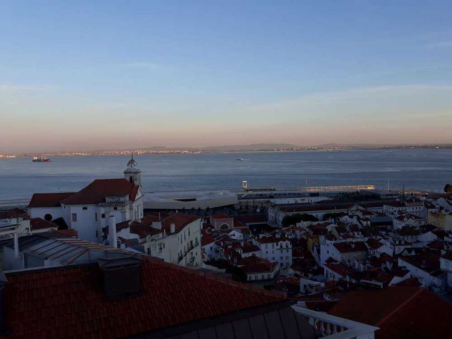 T-3 Equipado/mobilado+ PÁTIO. Centro Lisboa. Oportunidade: Só renda + caução.