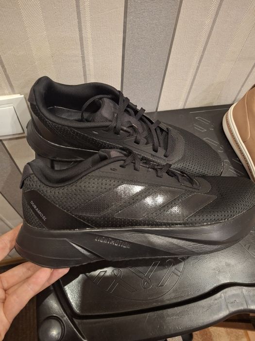 Женские кроссовки фирмы Adidas,слипоны фирмы Сlarks