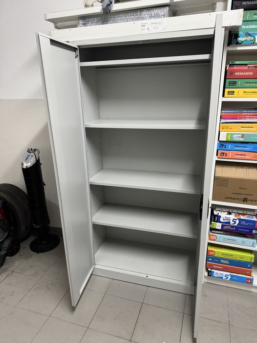 Armario Manutan como novo