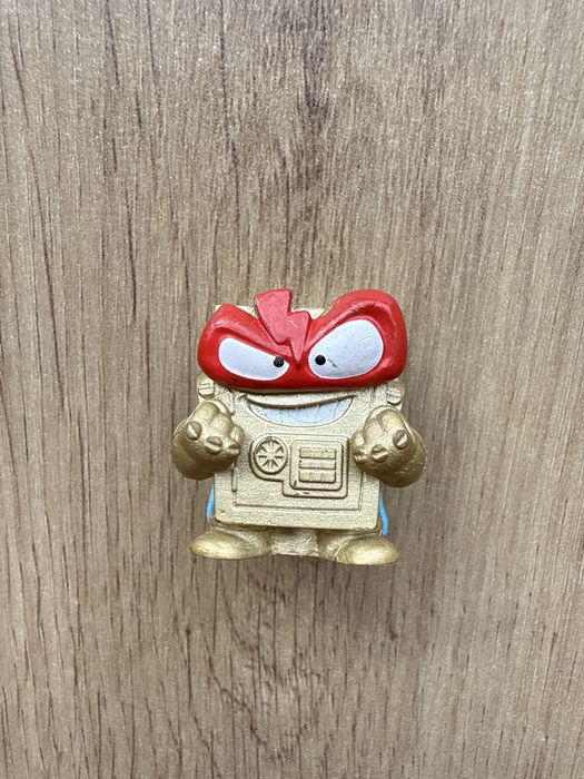 Superthings złota figurka Hardlock seria Secret Spies