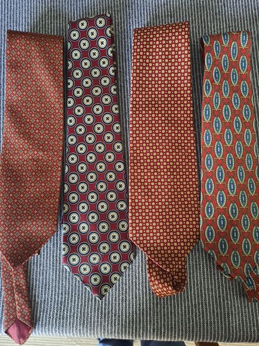 Gravatas em bom estado