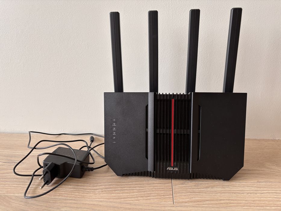 ASUS RT-BE92U BE9700 WIFI 7 tri-band 1x10Gbit, 4x2,5Gbit gw. pasmo 6e 6GHz