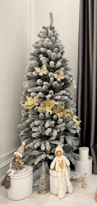 Продам ялинку, президентську засніжену, в ідеальному стані. Висота 1,8