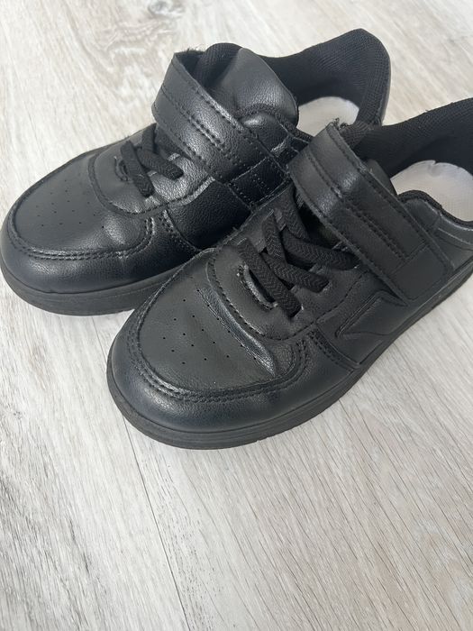 Легенькі кросівки