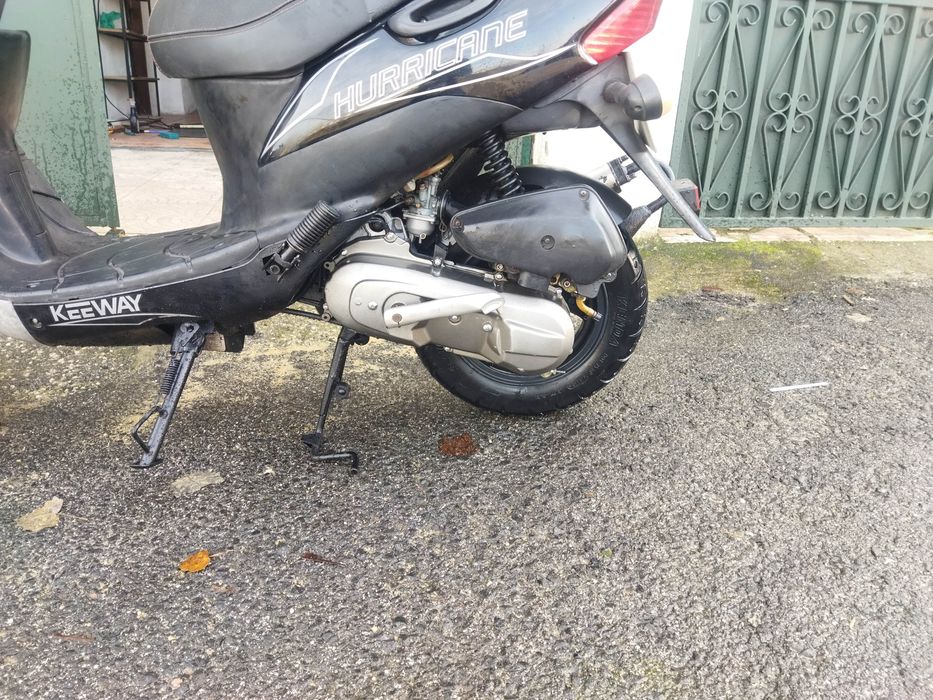 Scooter, acelera, motorizada, ciclomotor, keeway 50cc 2T de garagem