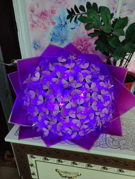 Букет з метеликів, ромашок / Квіти на подарунок, Бабочки, сюрприз