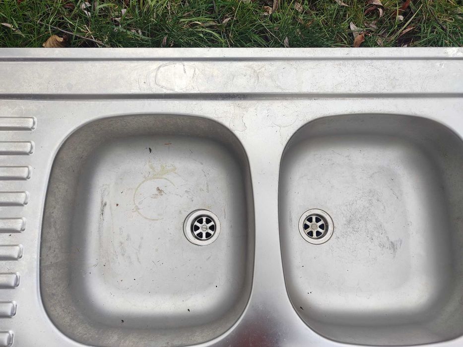 Zlewozmywak dwu komorowy z ociekaczem z nierdzewki