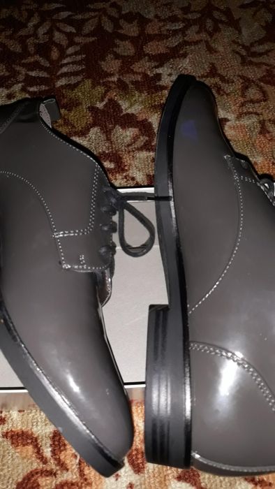 Лаковые туфли на шнурках