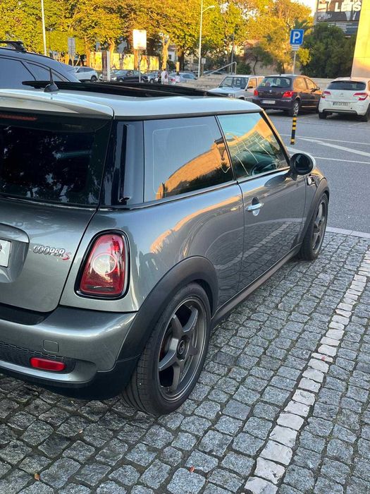 Mini Cooper S R56 com pacote Divertimento incluído