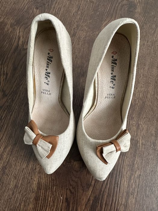 Продаються туфлі