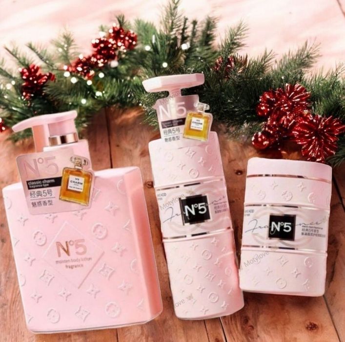 Szampon Botoks perfumowany kultowym zapachem CH. N°5