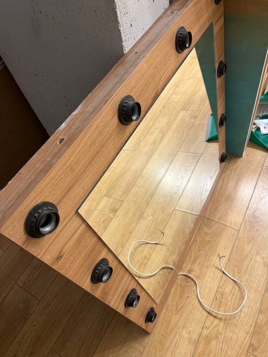 Зеркало визажиста, парикмахера.