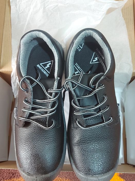 Sapatos de segurança biqueira de aço. Tam-42 Novos.