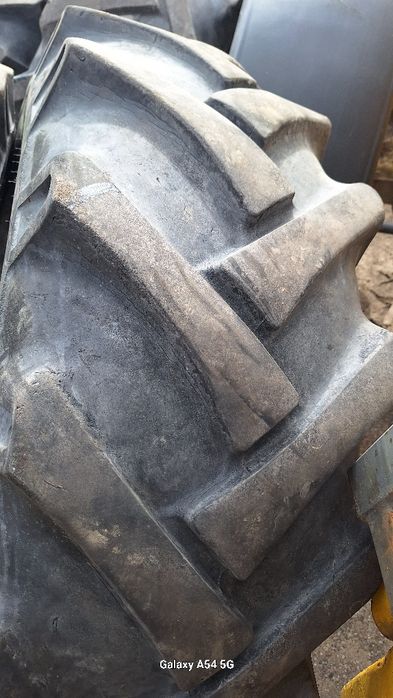 Opony 15.5/80/24 bkt