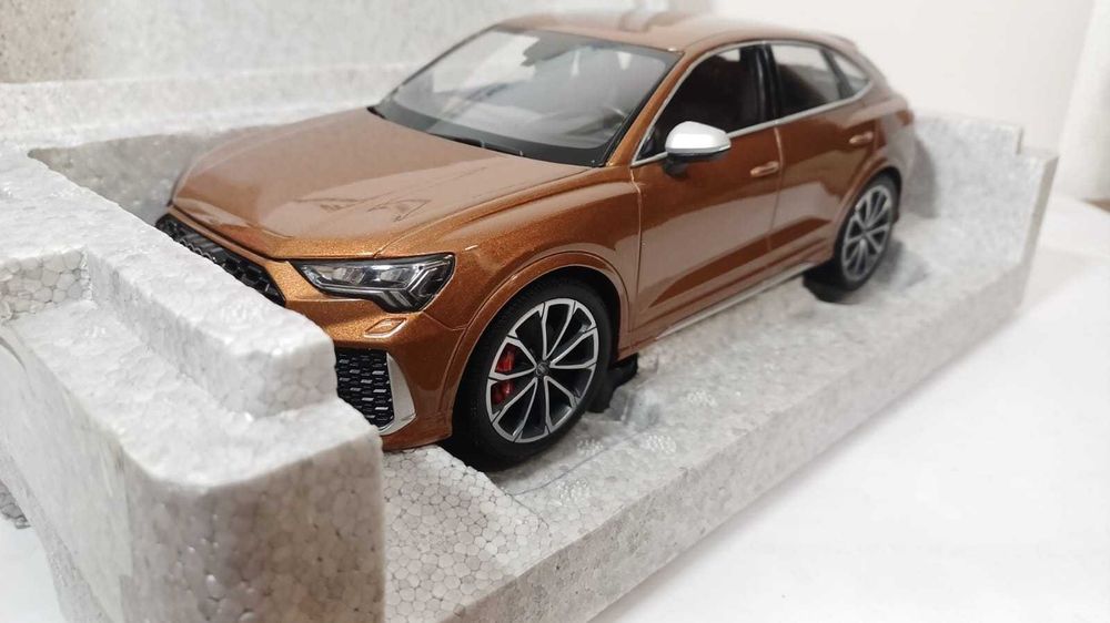 1/18 Audi RS Q3 Sportback Baujahr 2019 - Minichamps