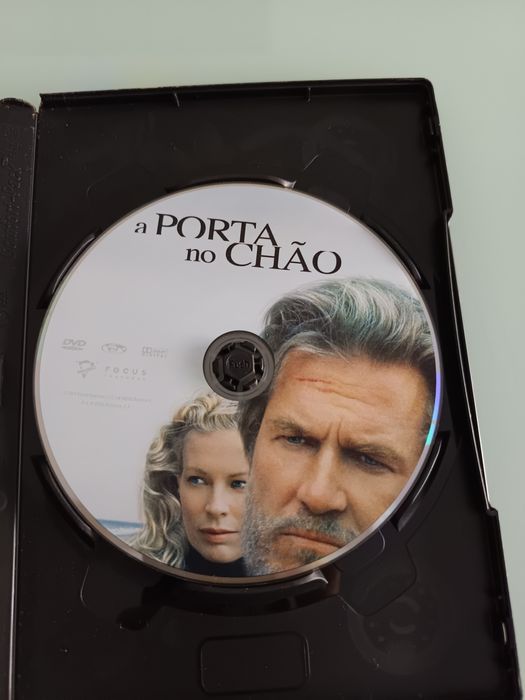 DVD a porta no chão