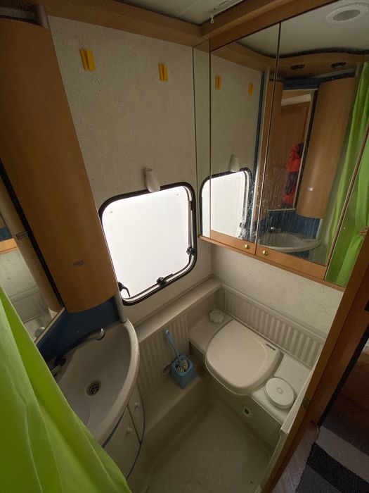 Продаємо улюблений сімейний причеп кемпінг Burstner