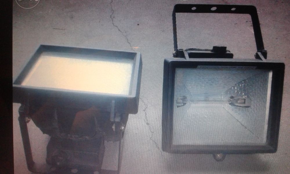 3 focos ( 500 W cada )