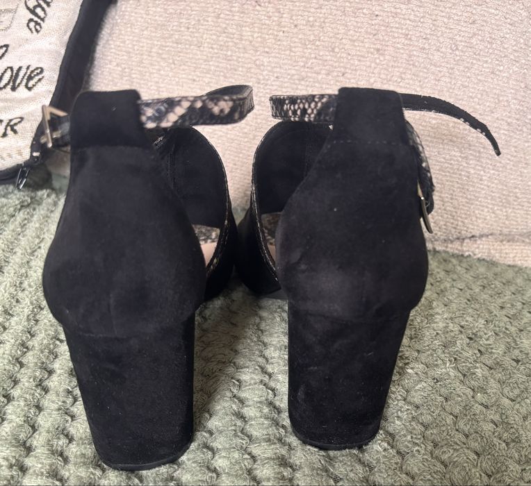Sandalki na slupku 37