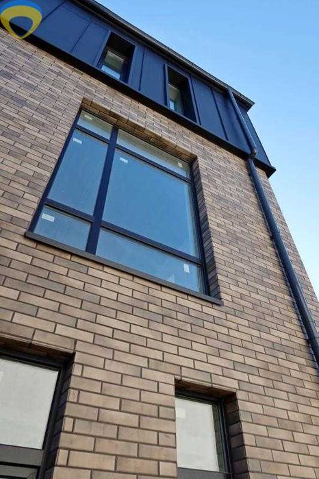 Продам фасадну окрему будівлю з власною теріторією