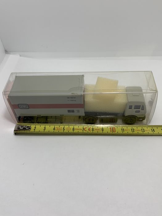 Mercedes com contentor da Roskopf escala 1/87