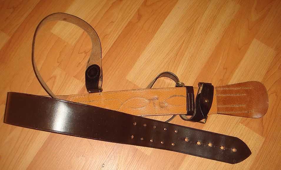 Британский офицерский ремень
"Сэм Браун"