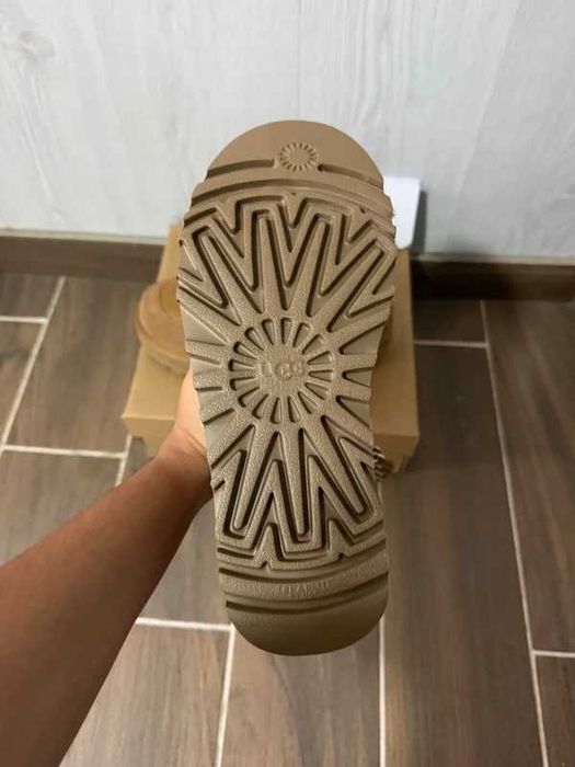 UGG Lowmel Chestnut R.40