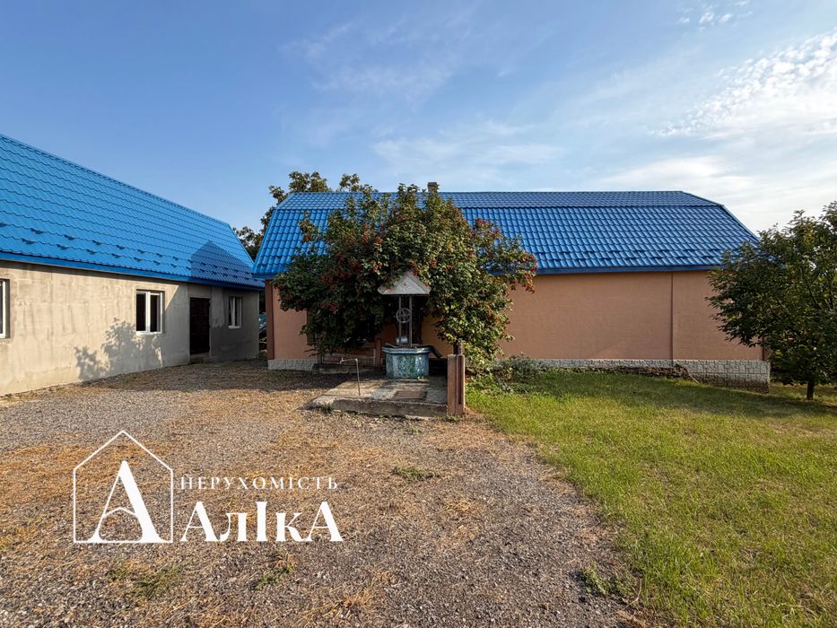 Продам два чудових будинки з ремонтом на одній території!
