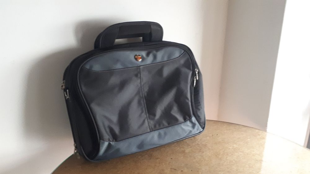 (Nova) Pasta Targus para transporte de portátil e afins