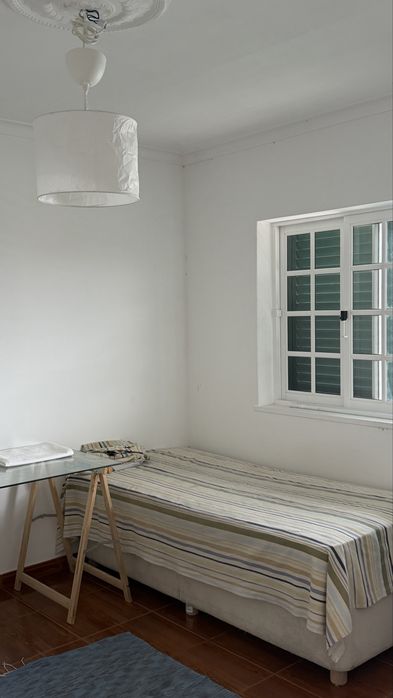 Quarto em T3, para entrada a partir de 01/09 no Casal Moinho 400€ com todas as despesas incluídas.   Interessados chamar WhatsApp 939375833
